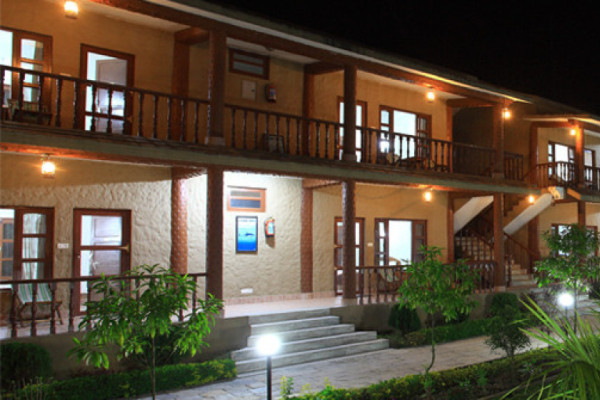 मुख्य याममा सौराहामा पर्यटक घटे